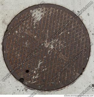 manhole cover rusty 0005